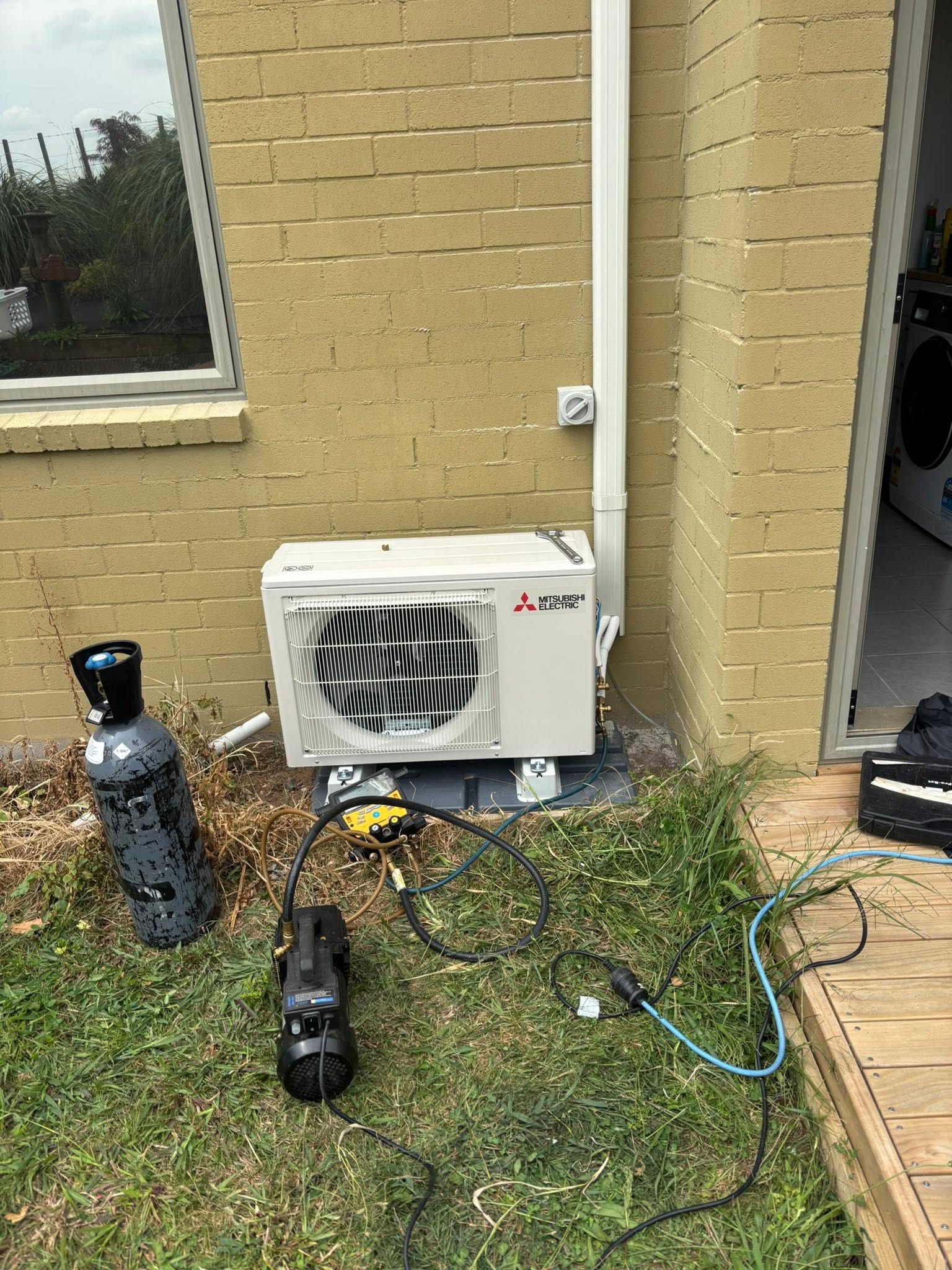 Heat pump indoor unit installation